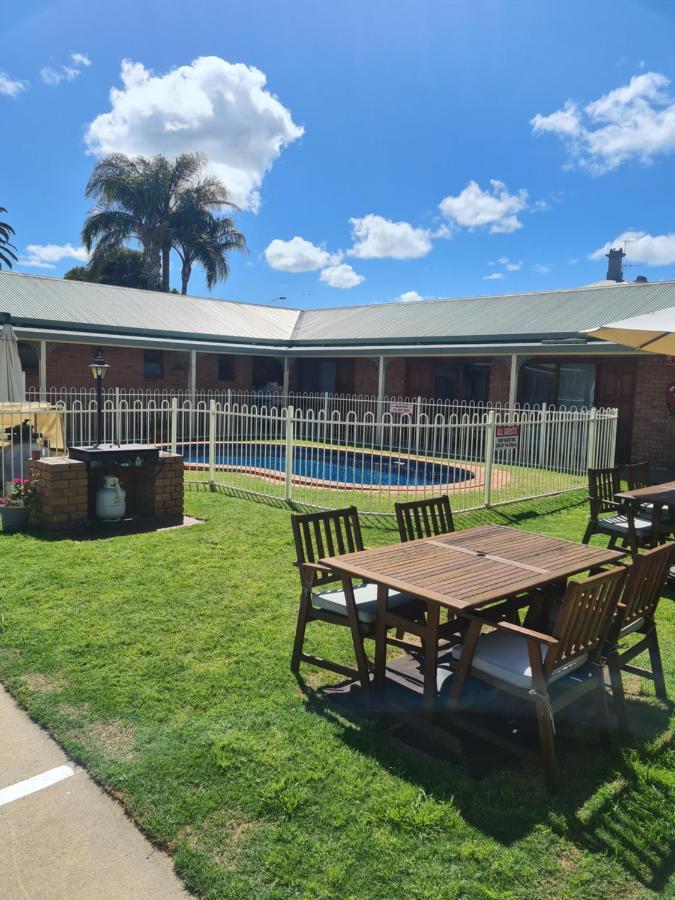 Regency Court Motel Cobram Exterior foto